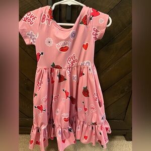 Size 4t, maybe worn two times